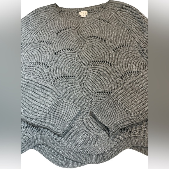 A New Day Women's Gray Sweater w/ Scalloped Hem w/ Metallic detail Size M - Picture 8 of 10